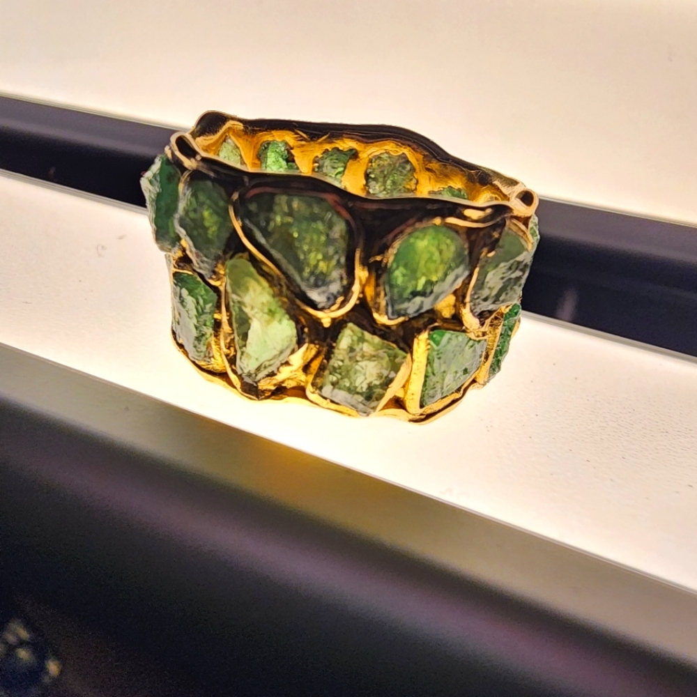 Rough tsavorite 18kt gold ring